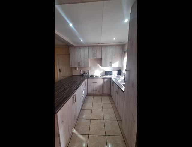12 BEDROOM HOUSE FOR SALE IN SUNNYRIDGE